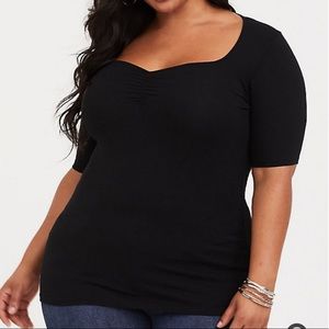 TORRID BLACK RUCHED FOXY TEE